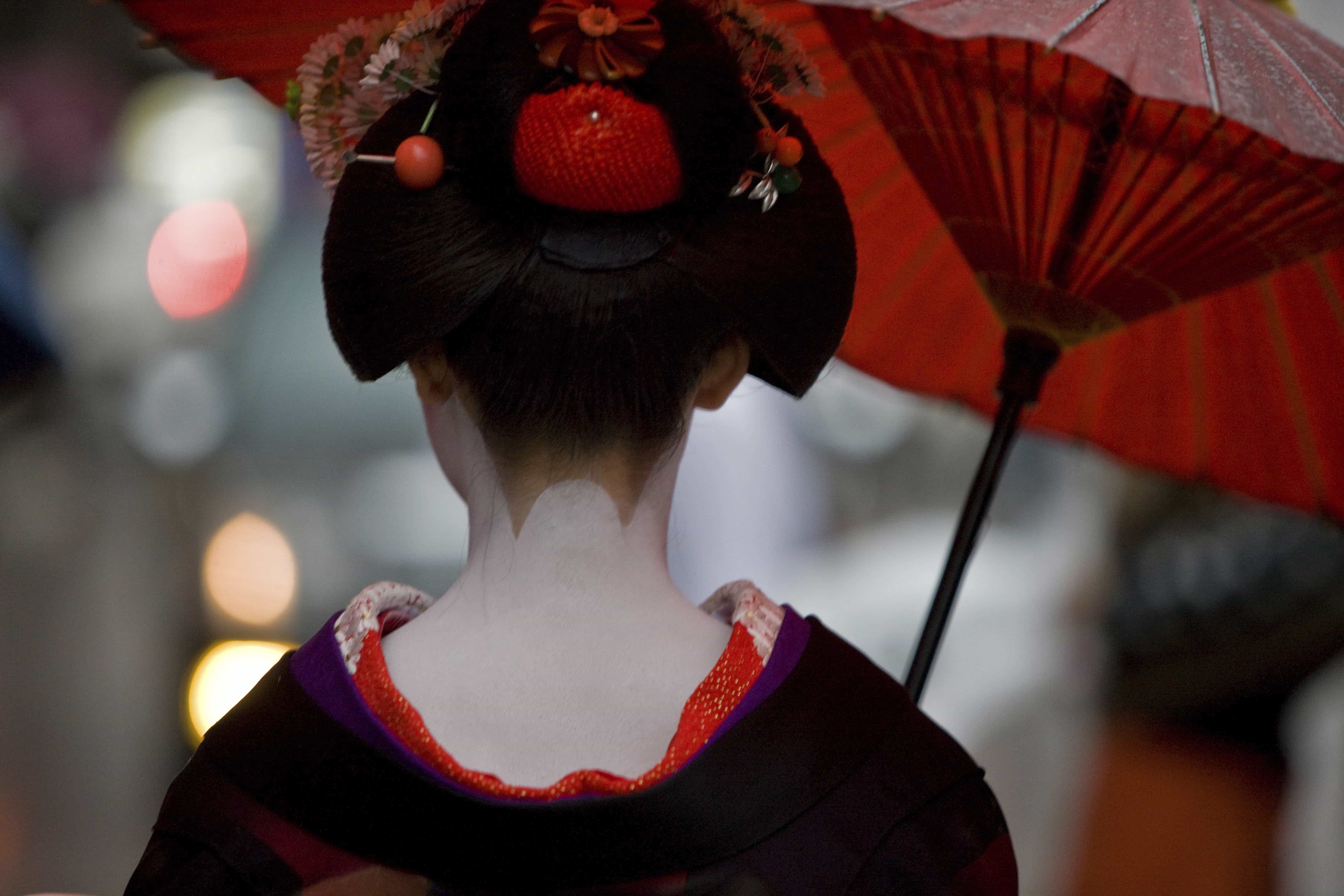 A Kyoto geiko viewed from behind.