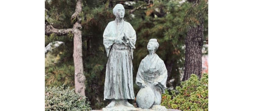 Statues of Sakamoto Ryoma and his bride, Oryo, on their honeymoon in Kagoshima.
