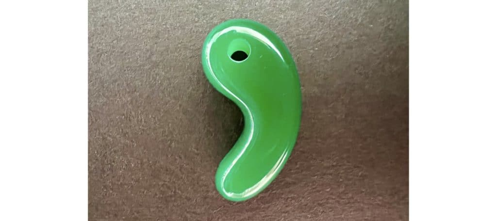 Green comma-shaped bead.